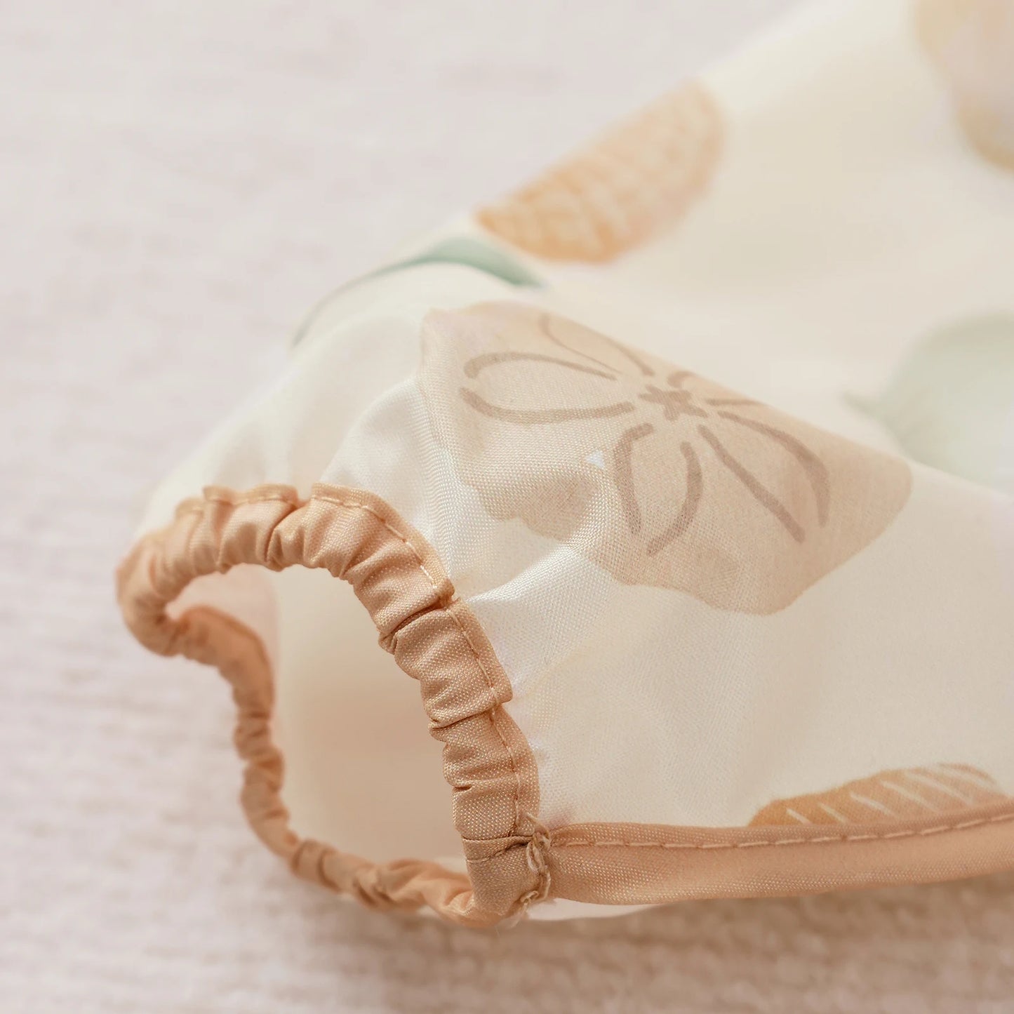 Waterproof Long-Sleeve Baby Feeding Bib – Full Coverage Smock